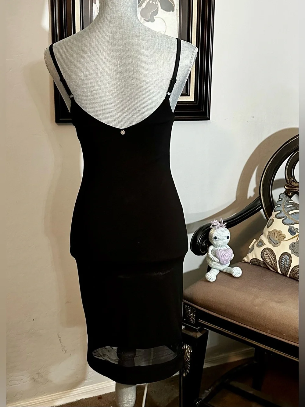 Alice + Olivia Air Sleeveless Cate Slip Dress in Black w Illusion Hemline. ZB14